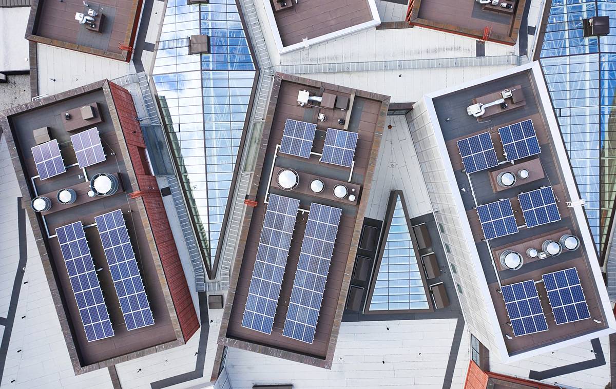 solceller på industriaktige tak eller blokker